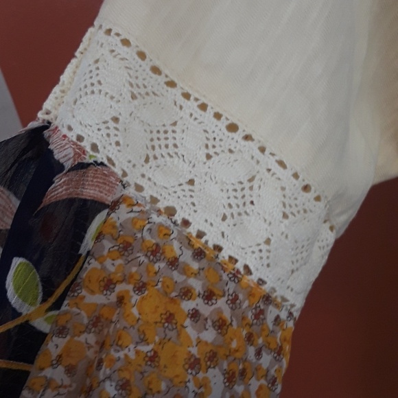 Umgee Slub Knit Top with Floral Print Puff sleeves - Picture 4 of 8